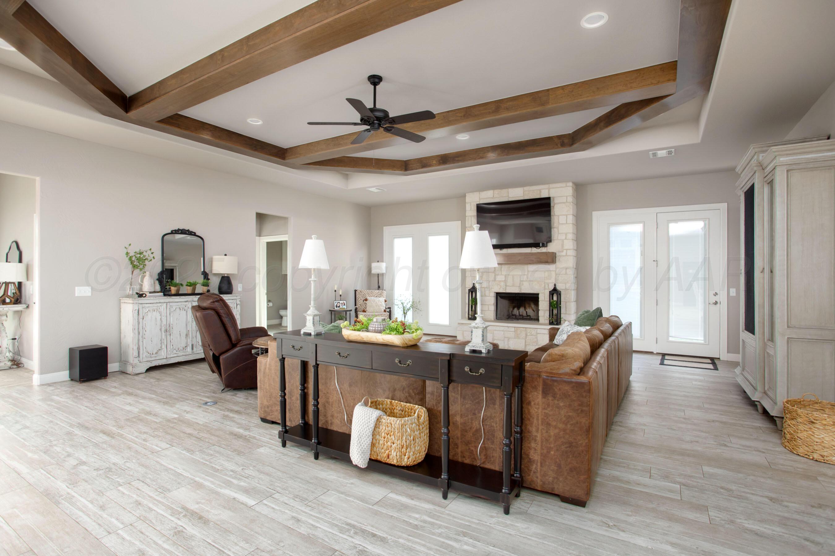 5708 Wesley Road Amarillo, TX 79119 - Photo 6 of 33 Living room view 3