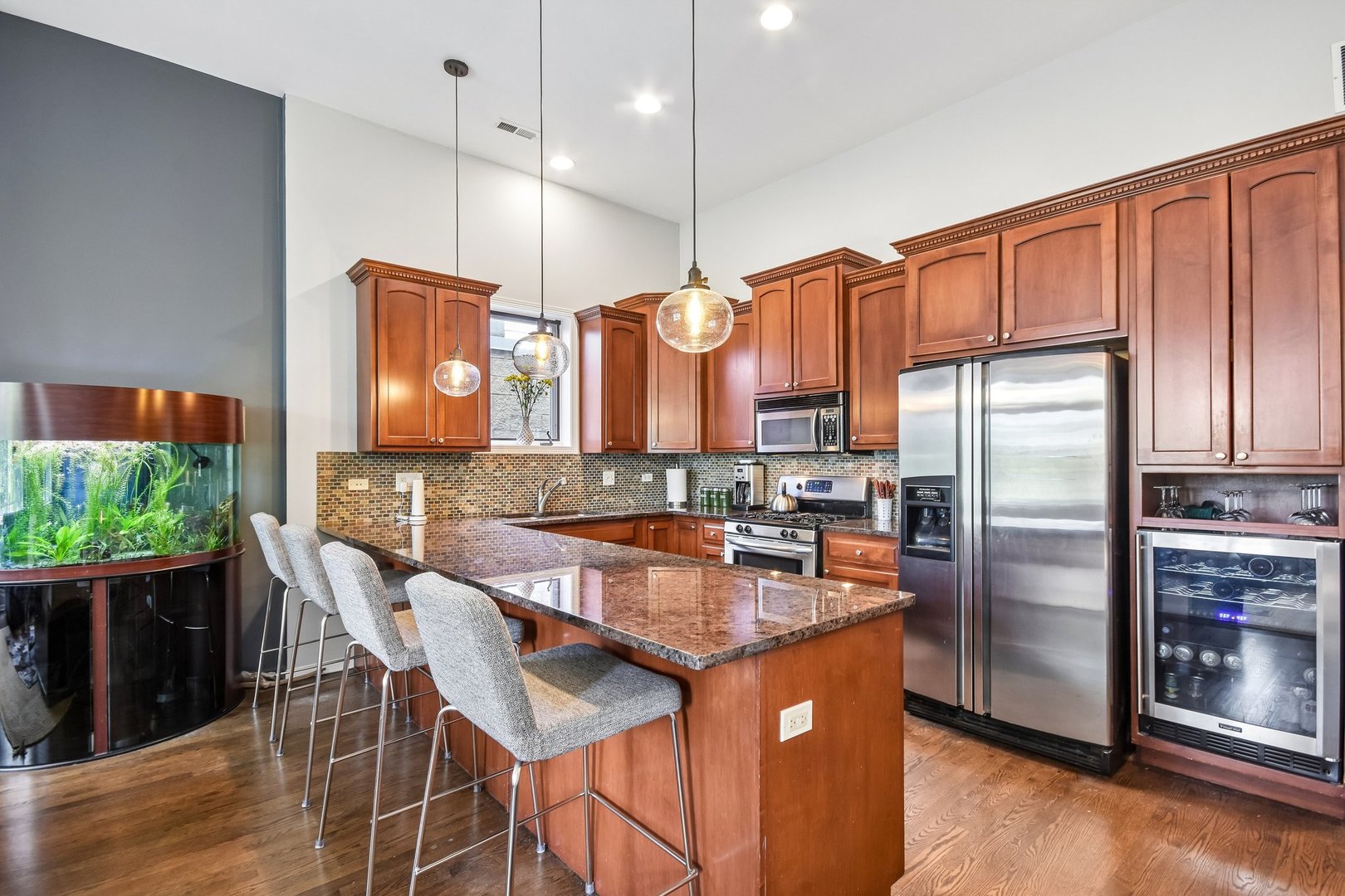 1326 West Grenshaw Street, Unit 3 Chicago, IL 60607 - Photo 8 of 46 Gallery Image 8