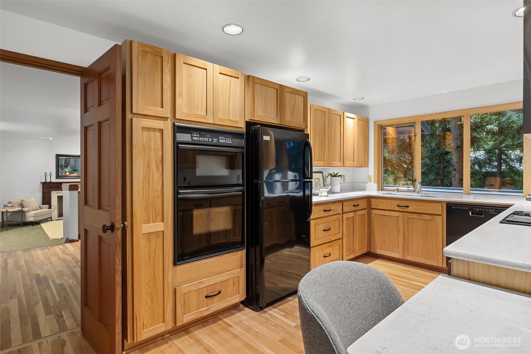 13619 Northeast 28th Street Bellevue, WA 98005 - Photo 11 of 35