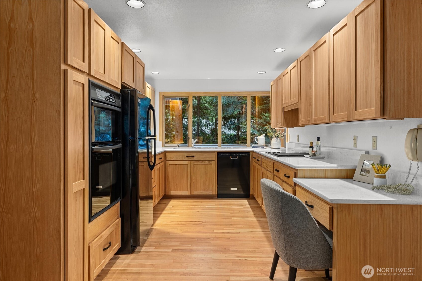 13619 Northeast 28th Street Bellevue, WA 98005 - Photo 9 of 35