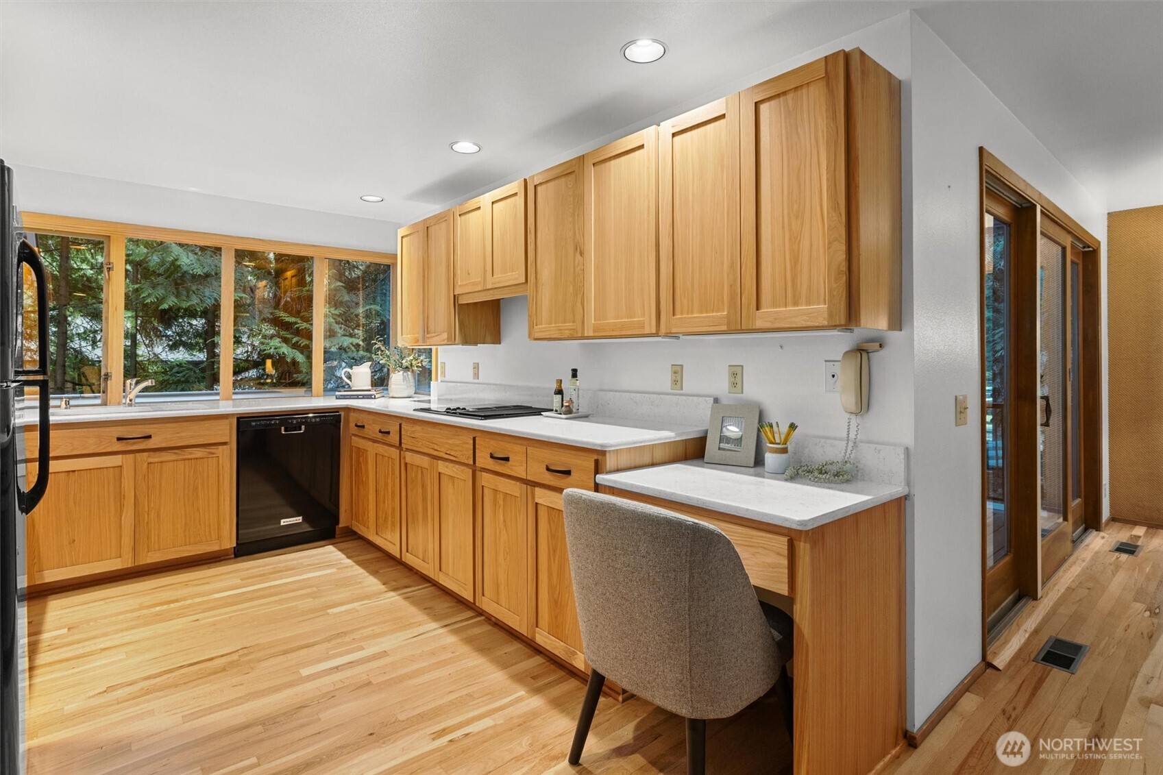 13619 Northeast 28th Street Bellevue, WA 98005 - Photo 10 of 35