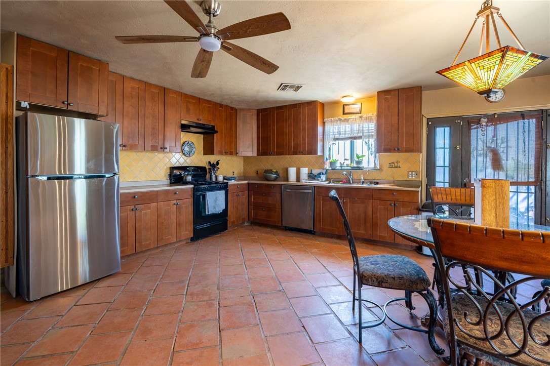 17685 South Jesse James Road Yucca, AZ 86438 - Photo 6 of 30
