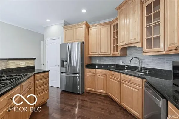 $695,000 | 7105 West St Andrews Avenue, Yorktown, IN 47396