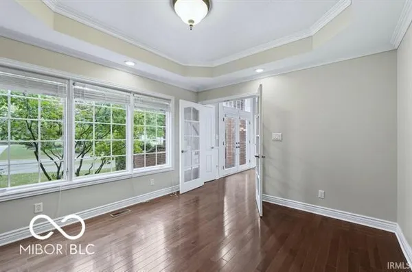 $695,000 | 7105 West St Andrews Avenue, Yorktown, IN 47396