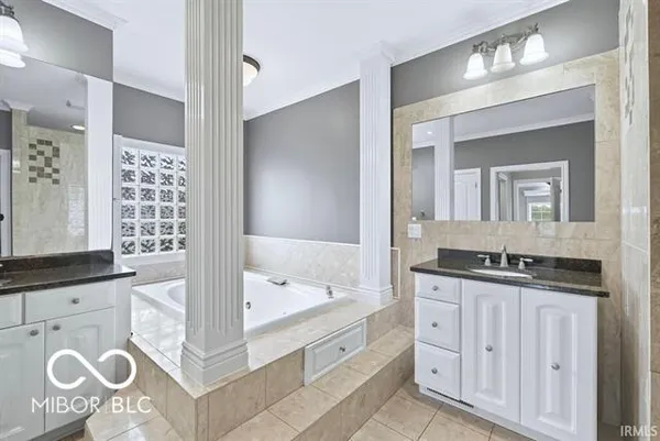 $695,000 | 7105 West St Andrews Avenue, Yorktown, IN 47396