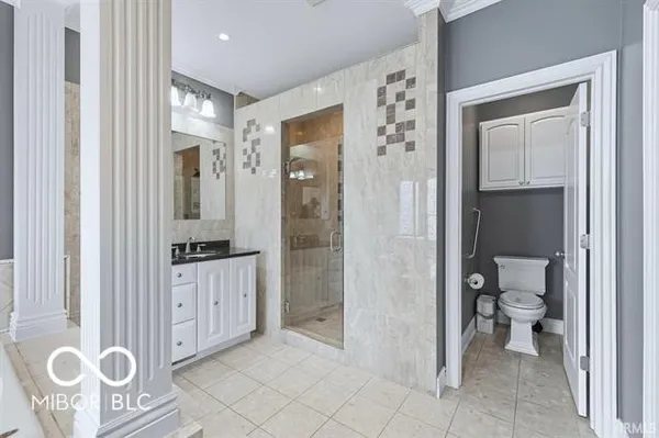 $695,000 | 7105 West St Andrews Avenue, Yorktown, IN 47396