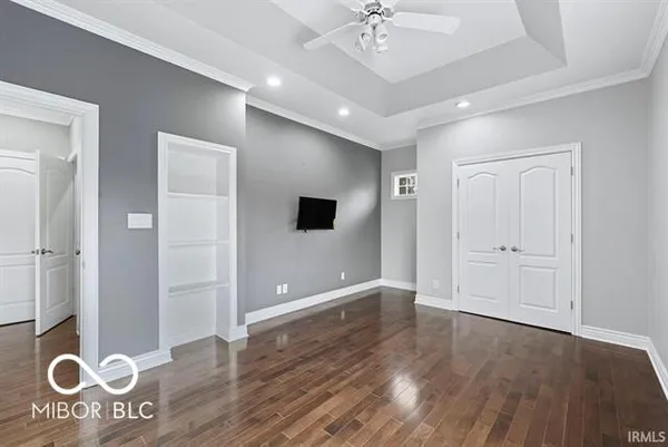 $695,000 | 7105 West St Andrews Avenue, Yorktown, IN 47396