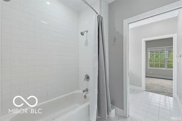 $695,000 | 7105 West St Andrews Avenue, Yorktown, IN 47396