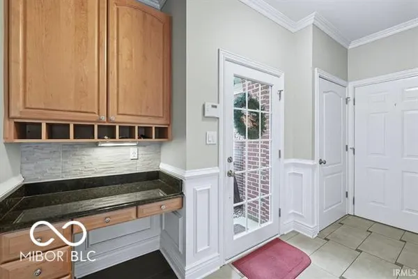 $695,000 | 7105 West St Andrews Avenue, Yorktown, IN 47396