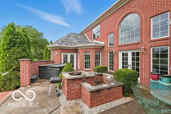 $695,000 | 7105 West St Andrews Avenue, Yorktown, IN 47396