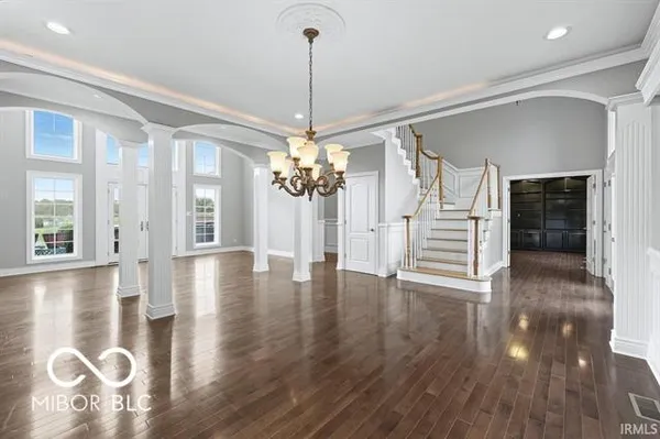 $695,000 | 7105 West St Andrews Avenue, Yorktown, IN 47396