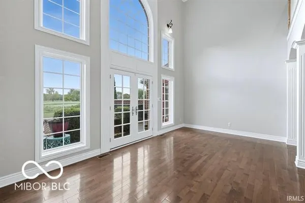 $695,000 | 7105 West St Andrews Avenue, Yorktown, IN 47396