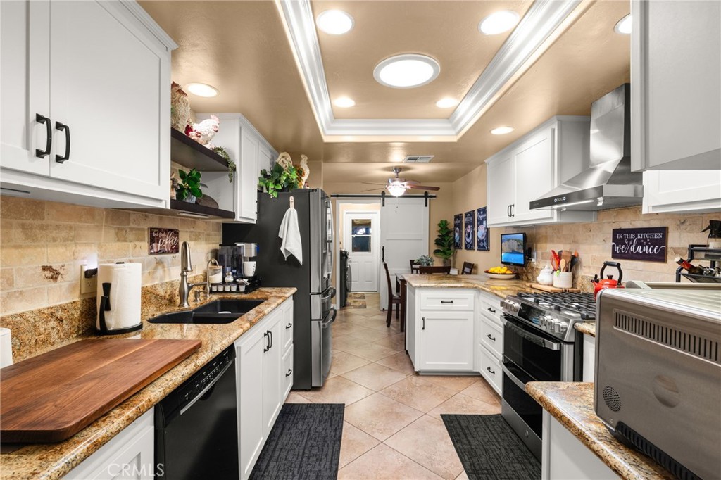 11494 Los Molinos Way Riverside, CA 92505 - Photo 8 of 42