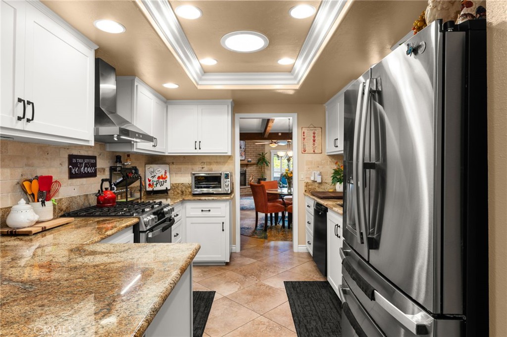 11494 Los Molinos Way Riverside, CA 92505 - Photo 10 of 42