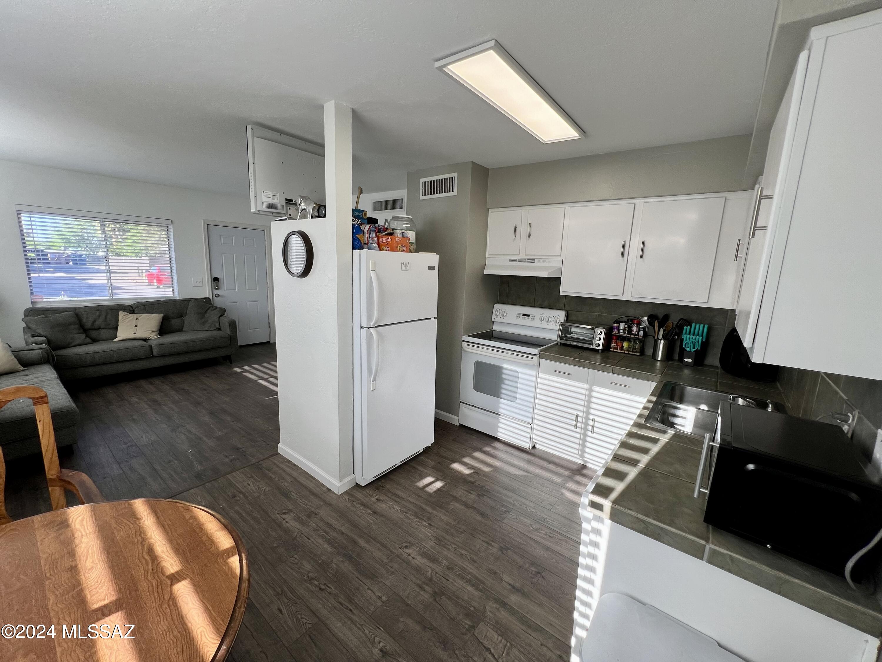 211 West Roger Road, Unit 14 Tucson, AZ 85705 - Photo 5 of 18