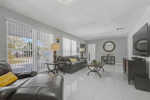 $599,000 | 7520 Embassy Boulevard, Miramar, FL 33023