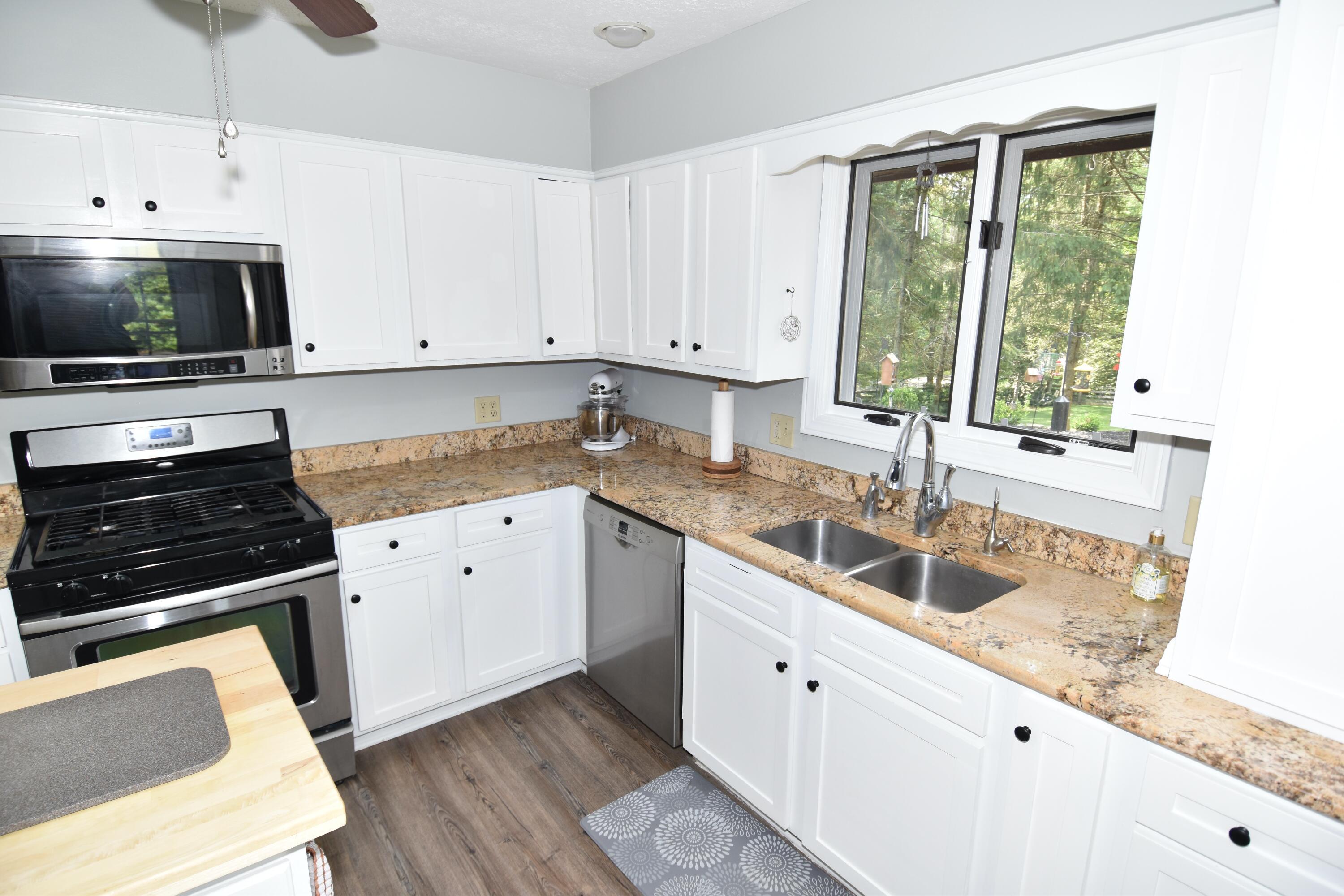 15 Tow Path Road Granville, OH 43023 - Photo 24 of 79 New Shaker Cabinet Faces!