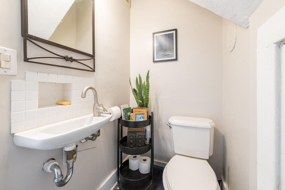 3023 Wrightsboro Road Augusta, GA 30909 - Photo 15 of 31 Half Bath!