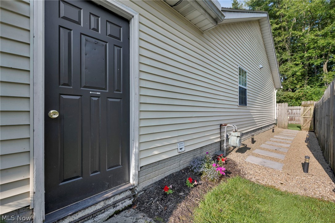 6302 Ridgeview Boulevard North Ridgeville, OH 44039 - Photo 4 of 35 Additional garage entry