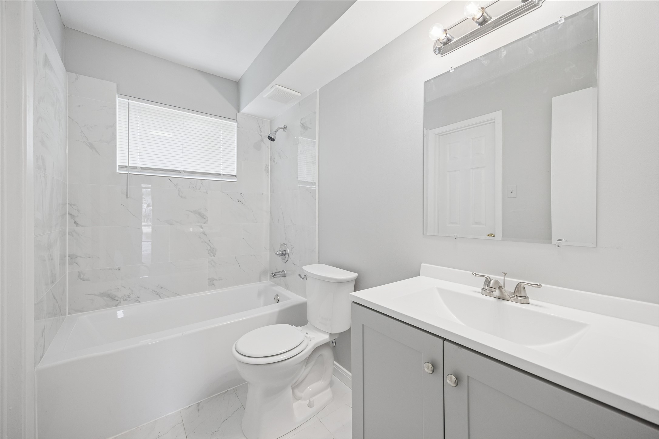 1716 Crownover Road, Unit 18 Houston, TX 77080 - Photo 8 of 8 bathroom