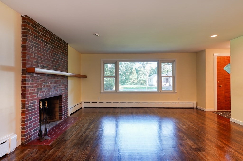 207 Gates Pond Road Berlin, MA 01503 - Photo 6 of 31 Gallery Image 6