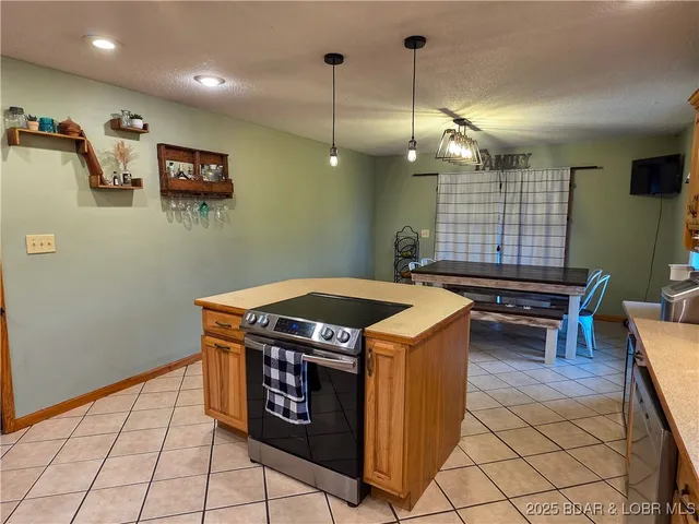 $325,000 | 11237 Wildwood Drive, Versailles, MO 65084