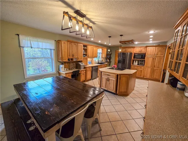 $325,000 | 11237 Wildwood Drive, Versailles, MO 65084