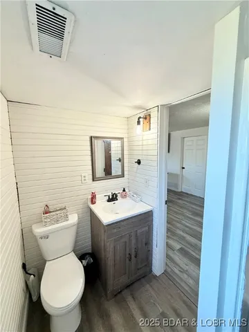 $325,000 | 11237 Wildwood Drive, Versailles, MO 65084