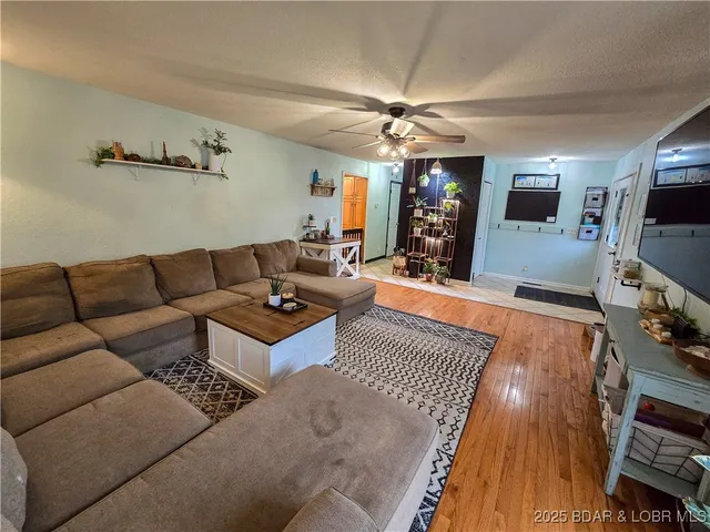 $325,000 | 11237 Wildwood Drive, Versailles, MO 65084