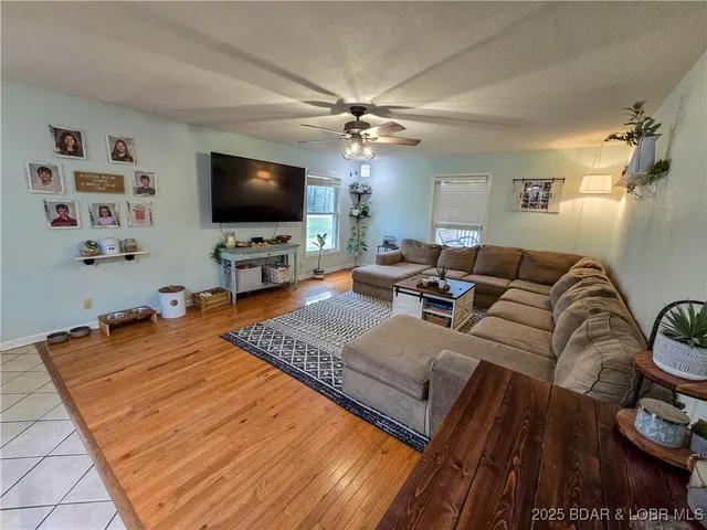 $325,000 | 11237 Wildwood Drive, Versailles, MO 65084