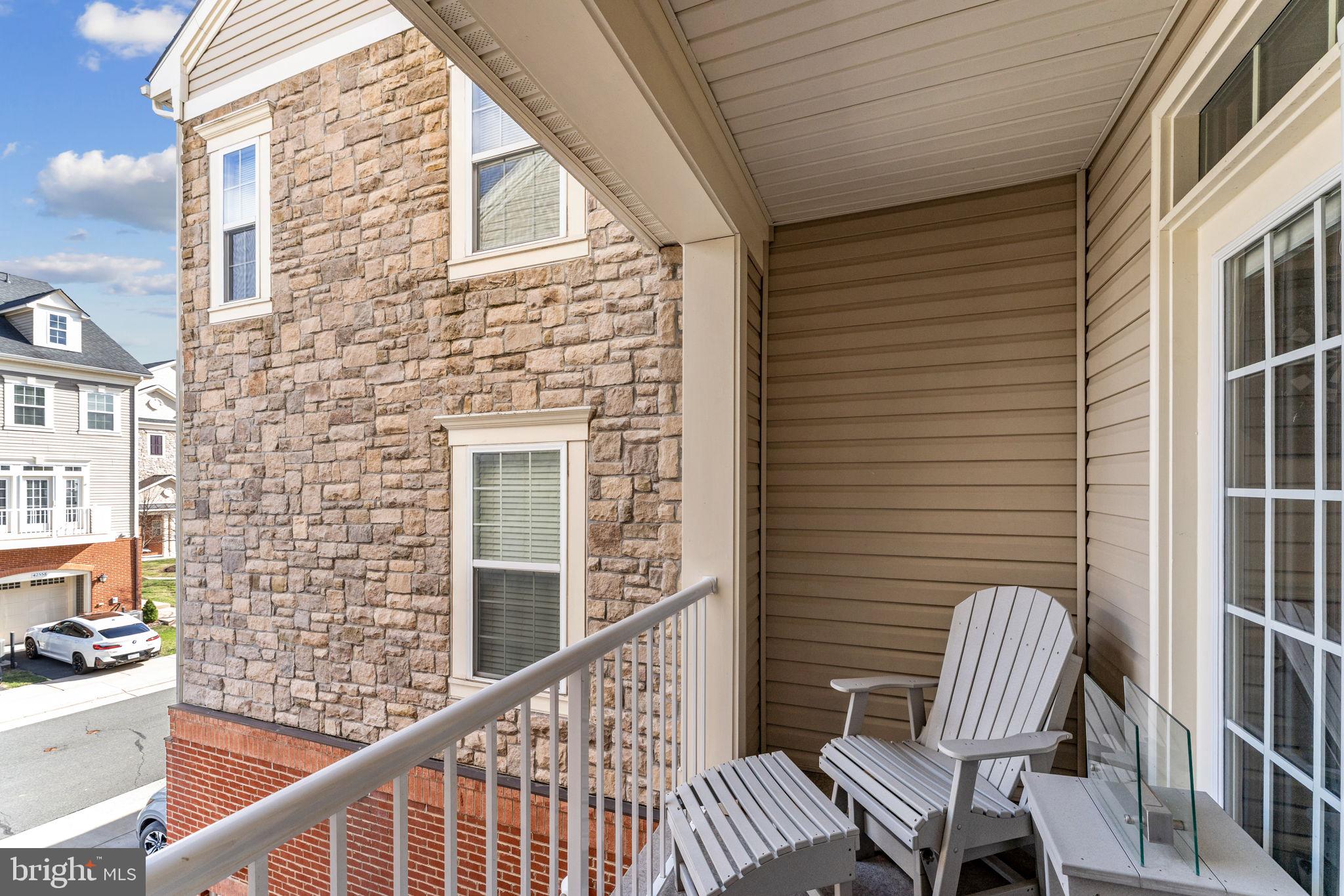42553 Sunset Ridge Square Ashburn, VA 20148 - Photo 30 of 51 2nd balcony at den