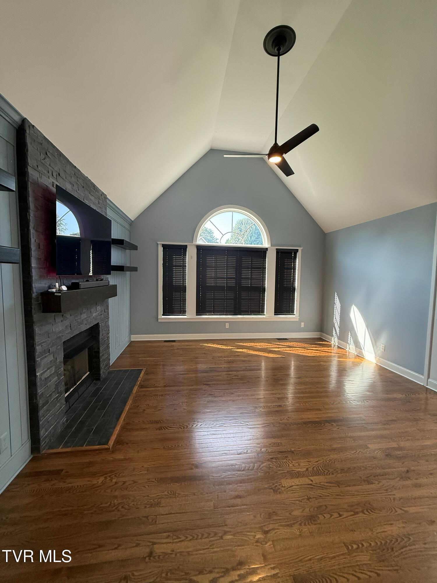 207 Haley Walk Bristol, TN 37620 - Photo 6 of 52 IMG_2680