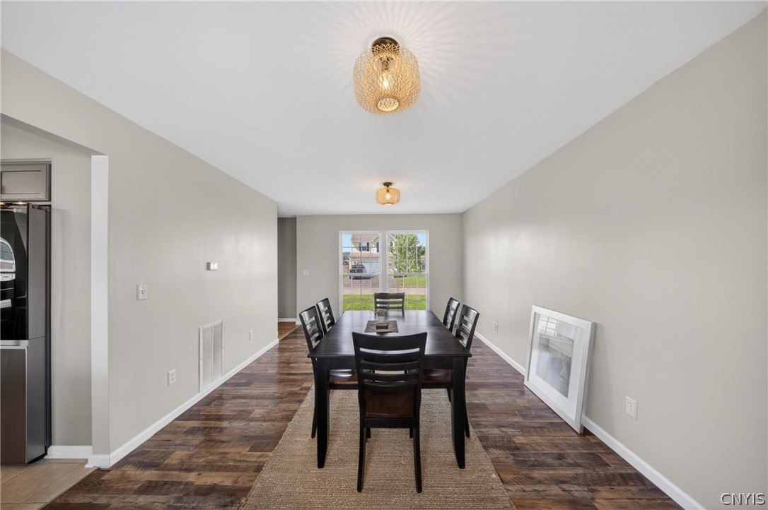 5467 Congleton Circle Clay, NY 13041 - Photo 10 of 37