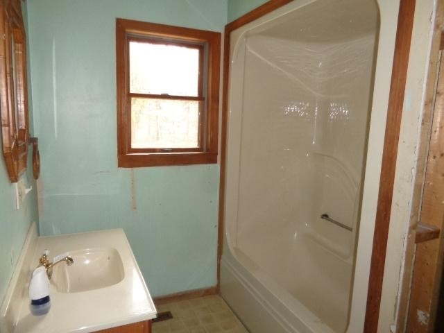 8093 South Raucholz Road St. Charles, MI 48655 - Photo 10 of 14 Full Bath