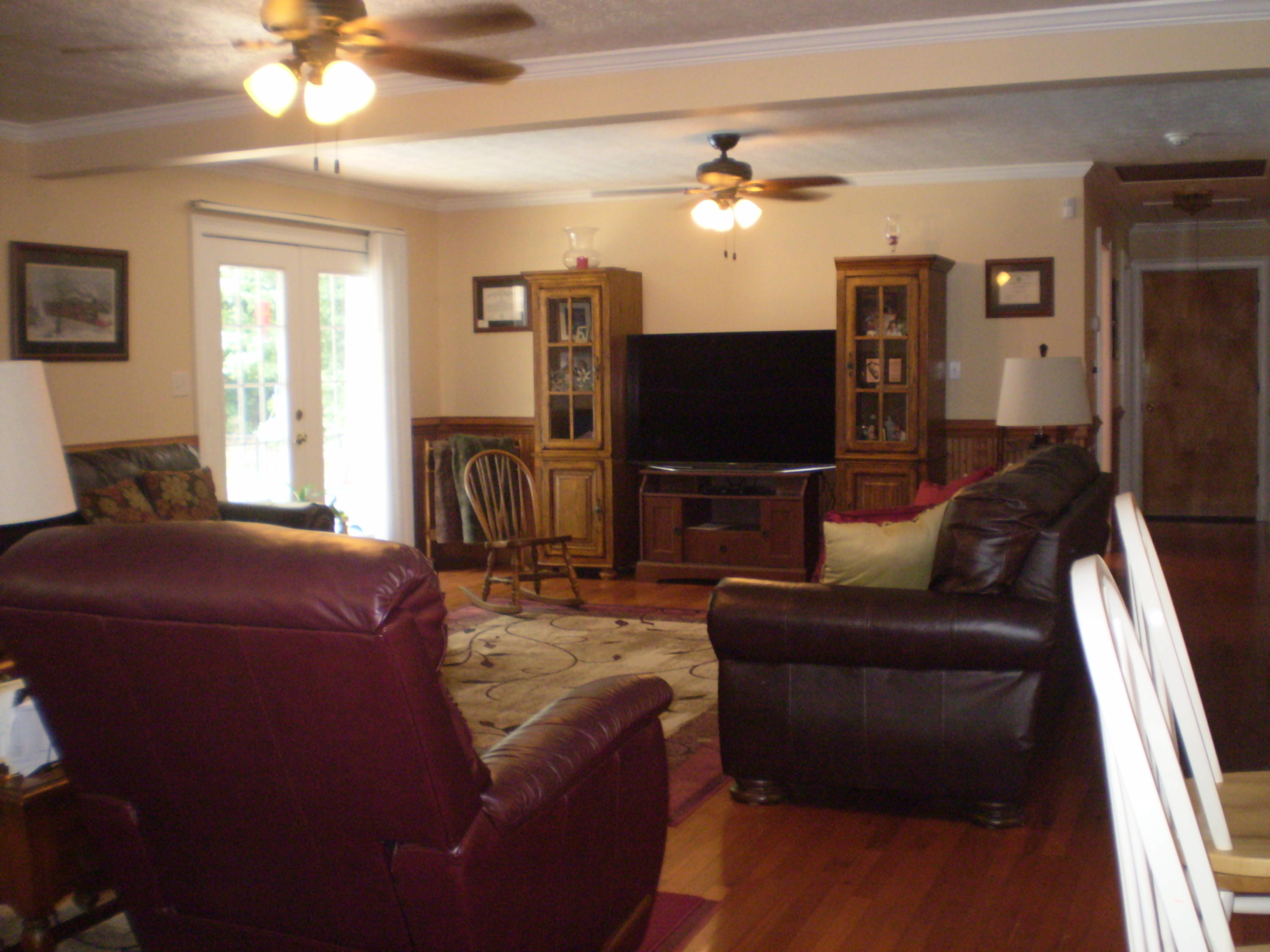 637 Richmond Road Rockingham, NC 28379 - Photo 7 of 29 Living Room