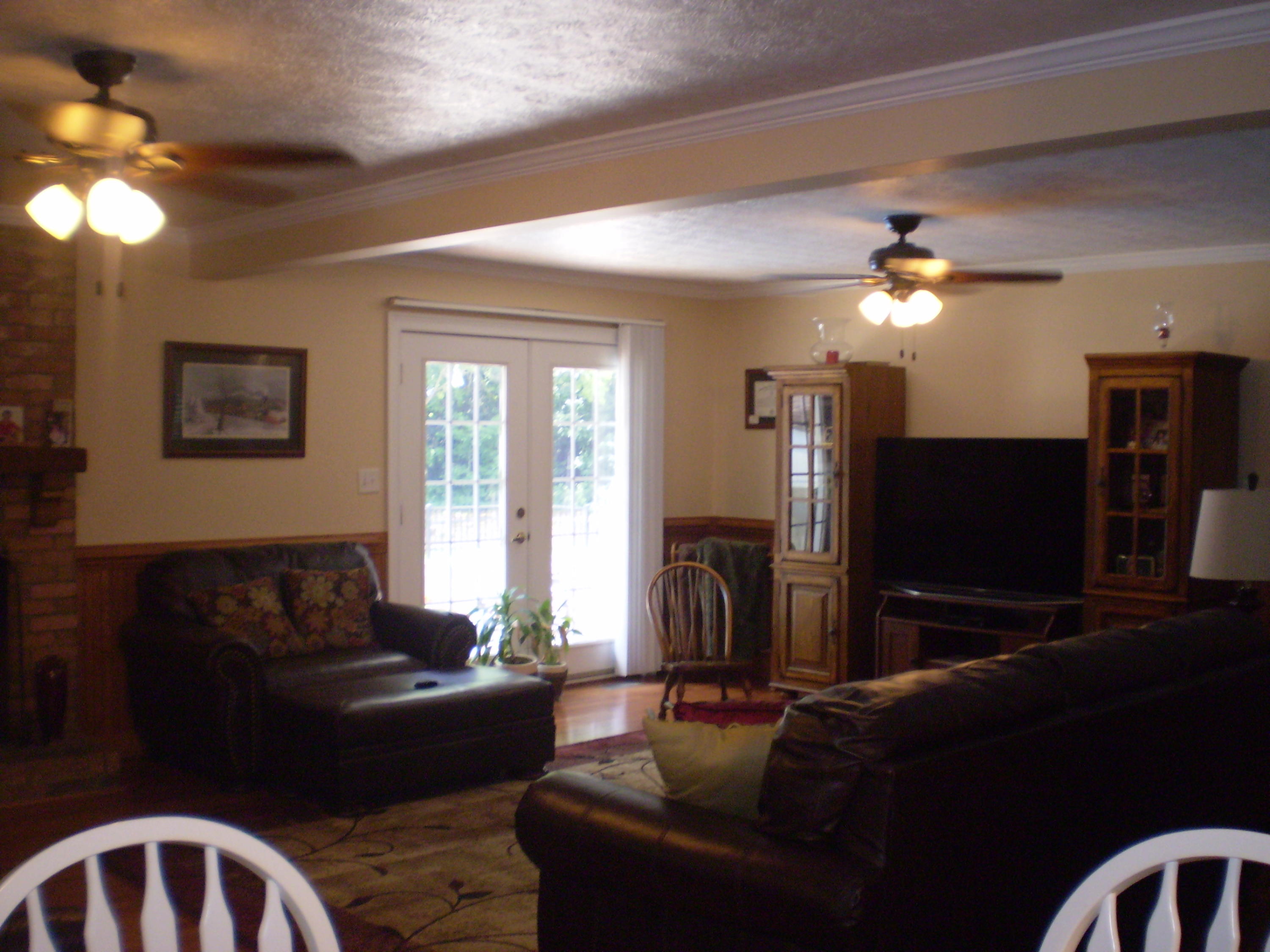 637 Richmond Road Rockingham, NC 28379 - Photo 9 of 29 Living Room