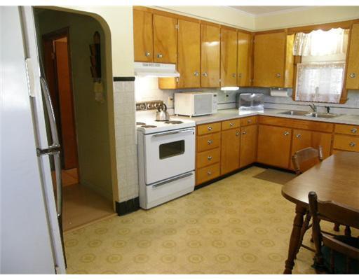 12 Pleasant Street Millinocket, ME 04462 - Photo 3 of 23 Kitchen.