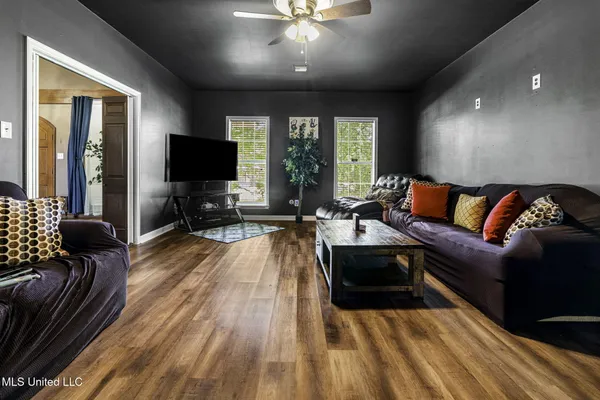 $1,200 | Undisclosed Address, McComb, MS 39648