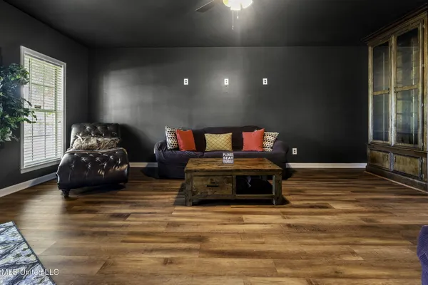 $1,200 | Undisclosed Address, McComb, MS 39648