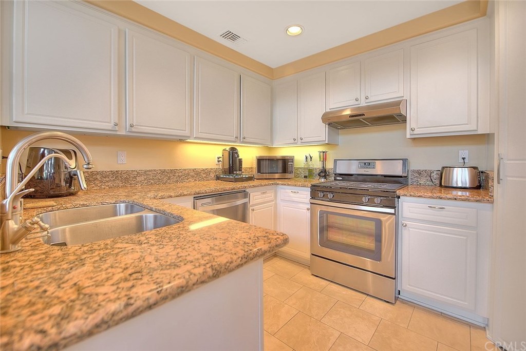 2686 Dunstan Drive Tustin, CA 92782 - Photo 13 of 37