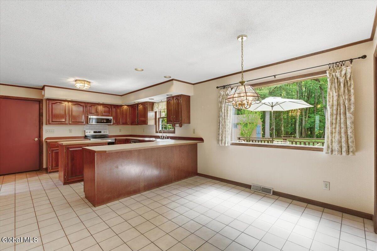 908 Mohegan Road Niskayuna, NY 12309 - Photo 12 of 40 20-014_MW2_0473