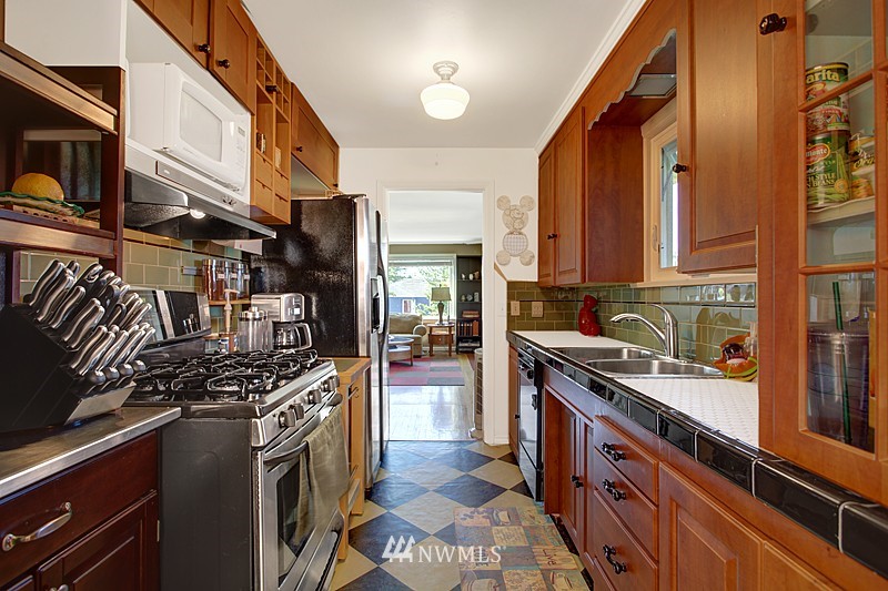 4138 Southwest Rose Street Seattle, WA 98136 - Photo 3 of 15