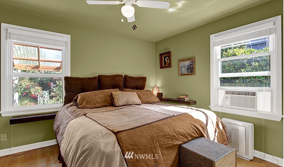 4138 Southwest Rose Street Seattle, WA 98136 - Photo 5 of 15