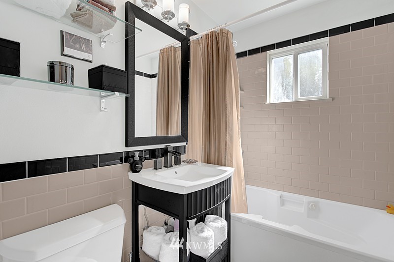 4138 Southwest Rose Street Seattle, WA 98136 - Photo 7 of 15