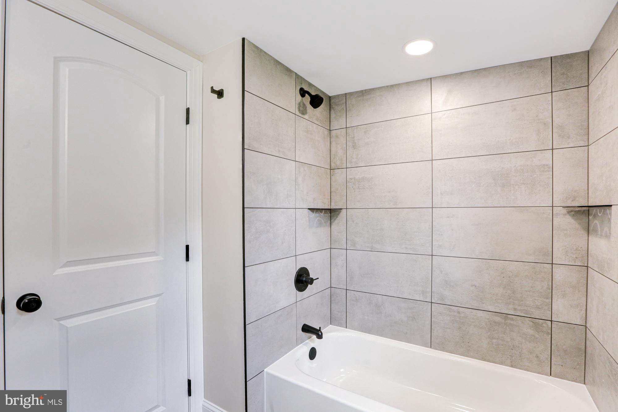 455 Fort Mott Road Pennsville, NJ 08070 - Photo 23 of 97 Upstairs Full Bathroom