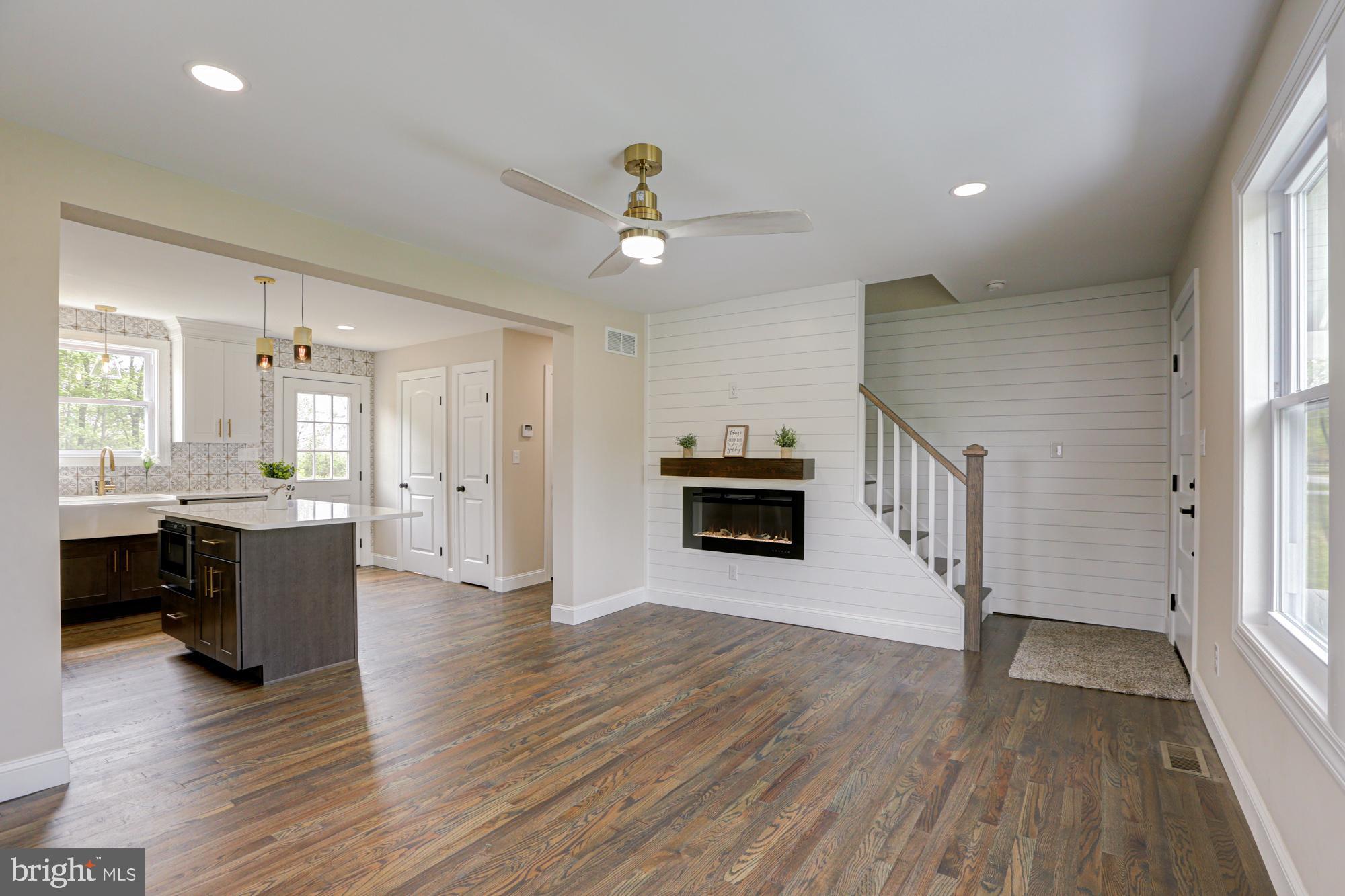 455 Fort Mott Road Pennsville, NJ 08070 - Photo 9 of 97 Living Room & Fire Place