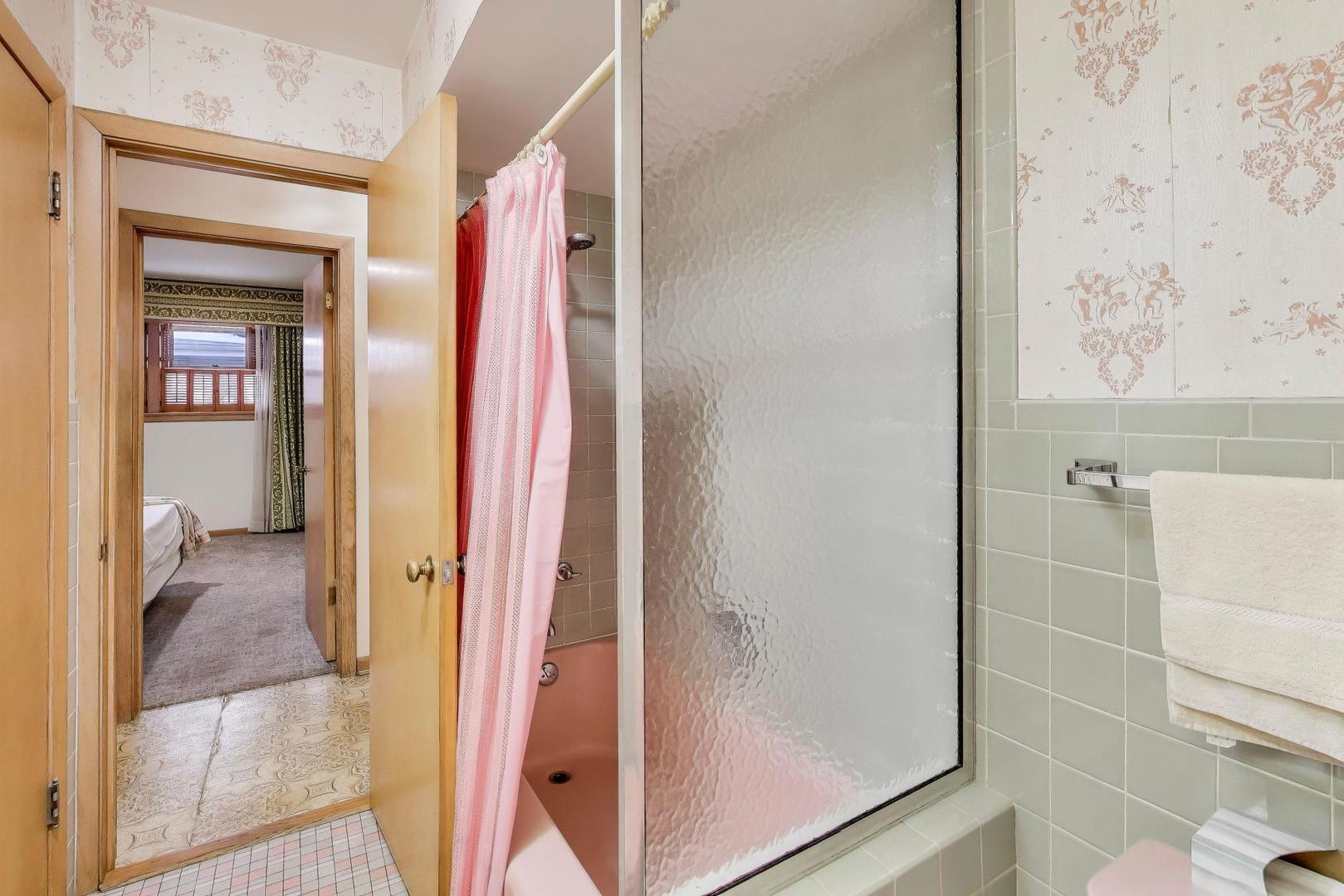 820 North Delphia Avenue Park Ridge, IL 60068 - Photo 18 of 24 a view of a bathroom