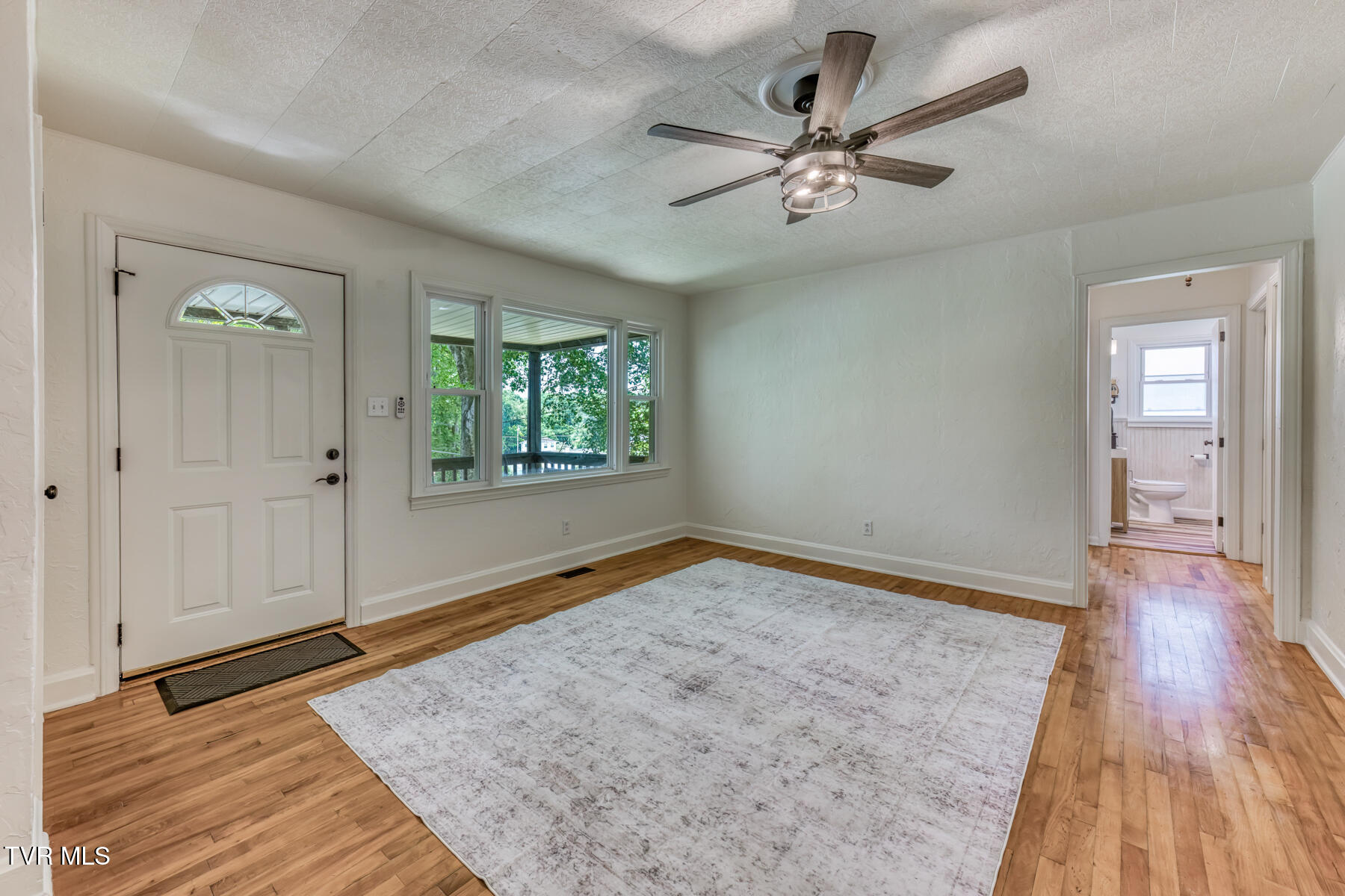1403 Rock Rose Road Bristol, TN 37620 - Photo 8 of 34 Living Room