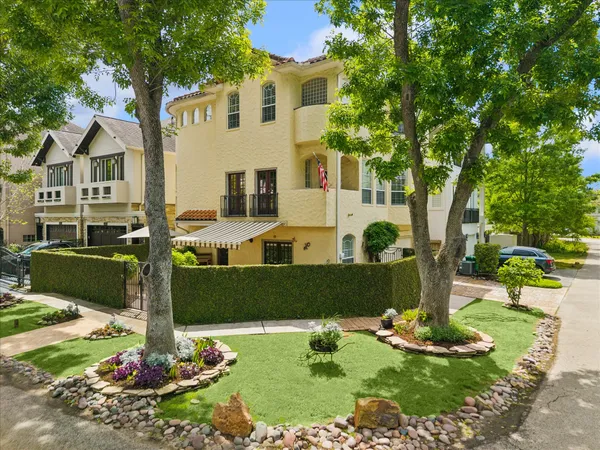 $1,400,000 | 6635 Minola Street, Houston, TX 77007