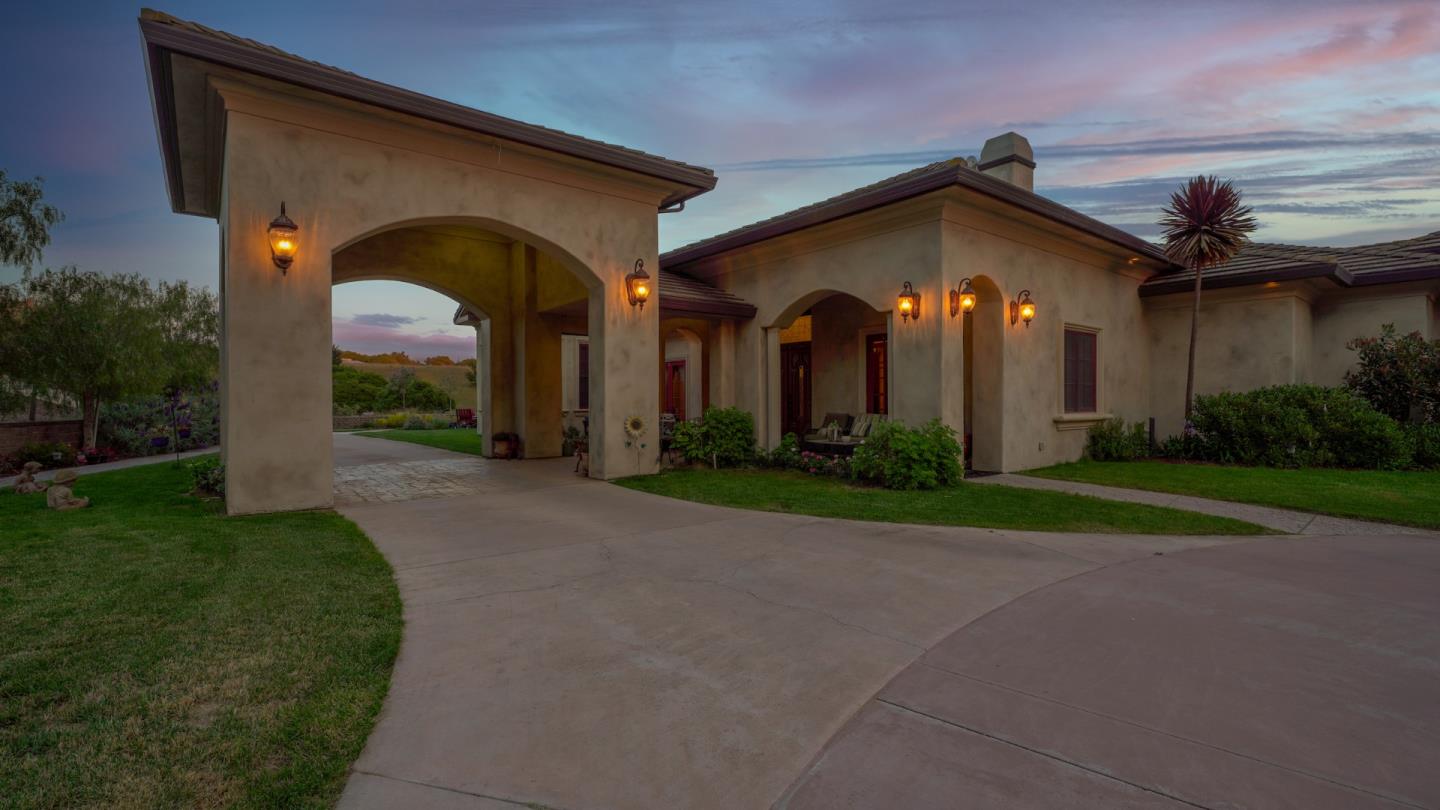 8654 Carolines Ridge Road Salinas, CA 93907 - Photo 3 of 47 Gallery Image 3